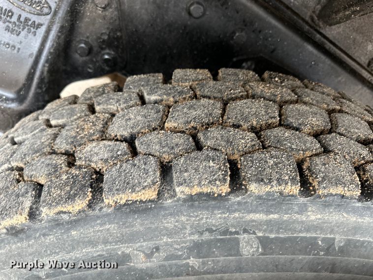 image for item OI9208 1994 Peterbilt 375 dump truck