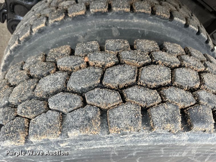 image for item OI9208 1994 Peterbilt 375 dump truck