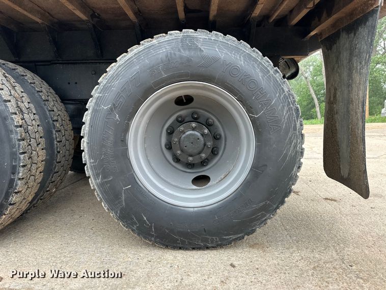 image for item OI9208 1994 Peterbilt 375 dump truck