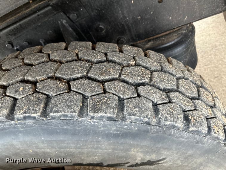 image for item OI9208 1994 Peterbilt 375 dump truck