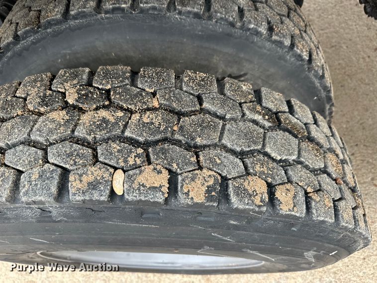 image for item OI9208 1994 Peterbilt 375 dump truck