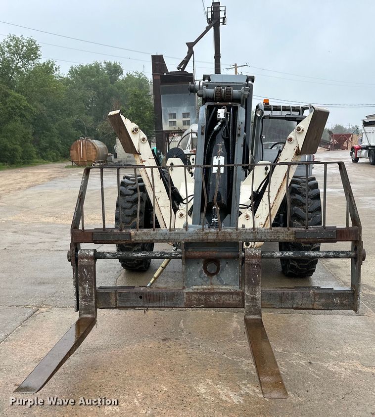 image for item OI9210 2006 Terex TH1056C telehandler