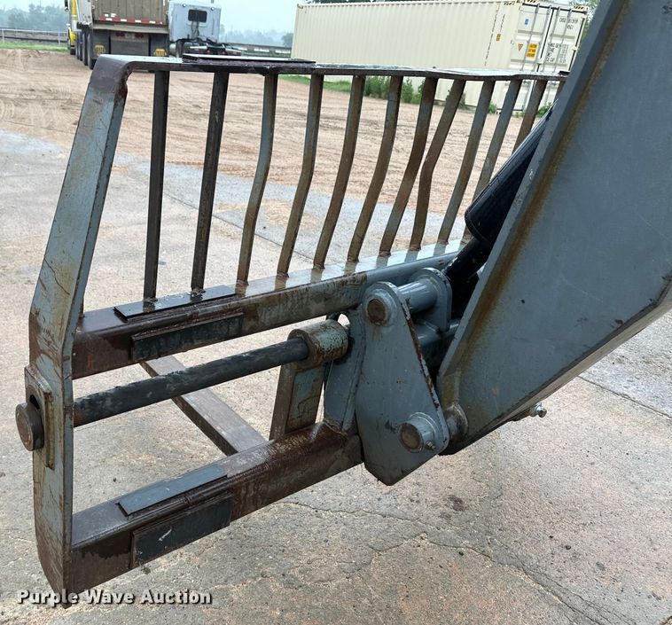 image for item OI9210 2006 Terex TH1056C telehandler