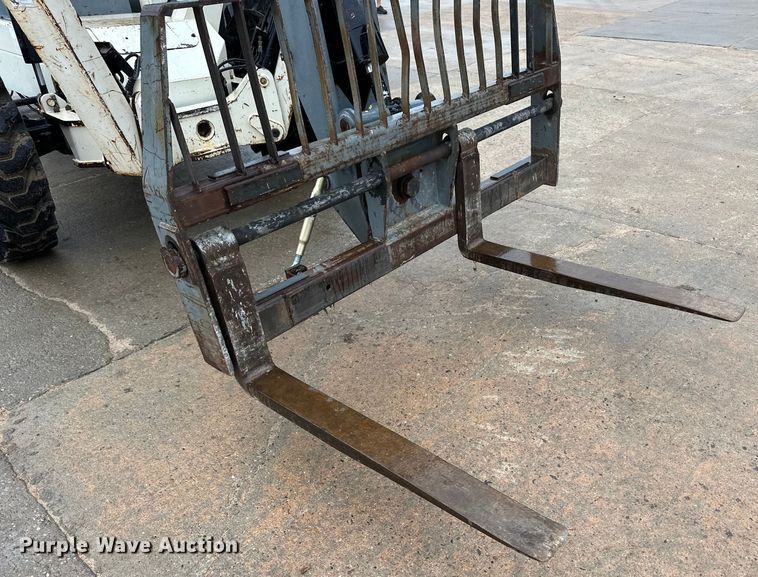 image for item OI9210 2006 Terex TH1056C telehandler