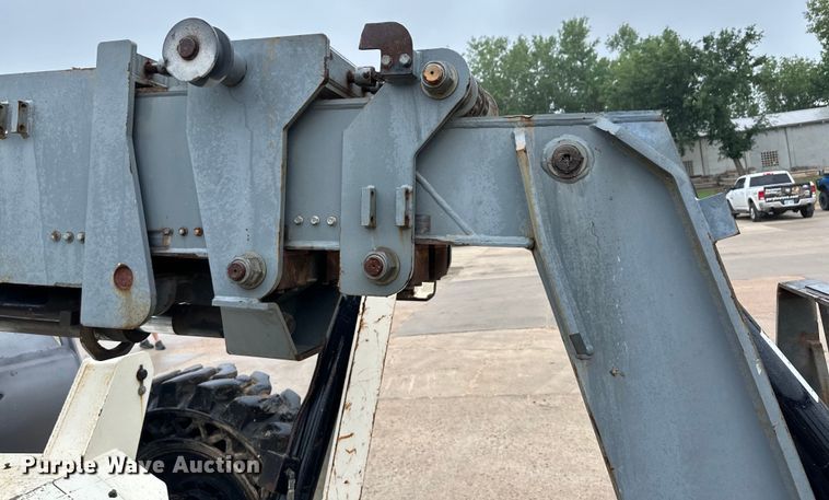 image for item OI9210 2006 Terex TH1056C telehandler