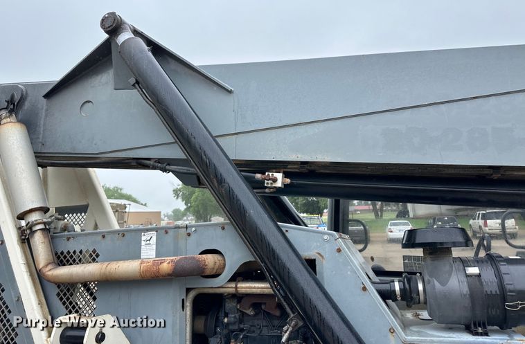 image for item OI9210 2006 Terex TH1056C telehandler