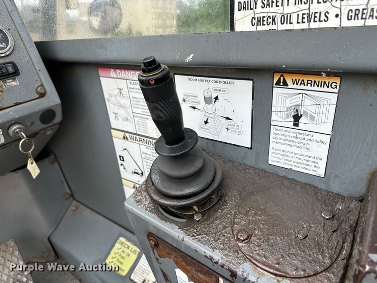 image for item OI9210 2006 Terex TH1056C telehandler