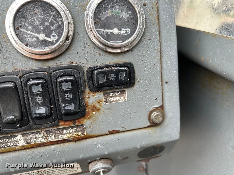 image for item OI9210 2006 Terex TH1056C telehandler