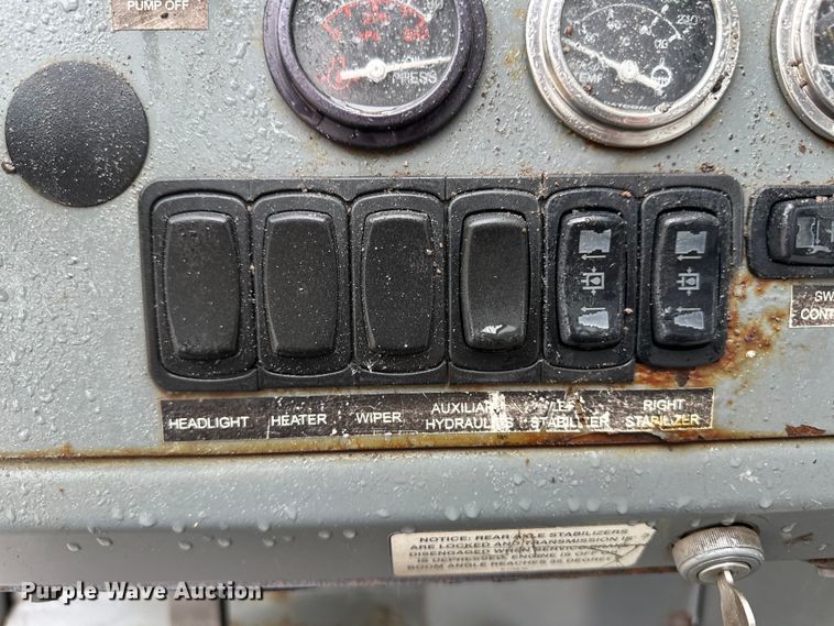 image for item OI9210 2006 Terex TH1056C telehandler