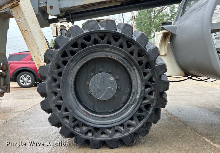 image for item OI9210 2006 Terex TH1056C telehandler