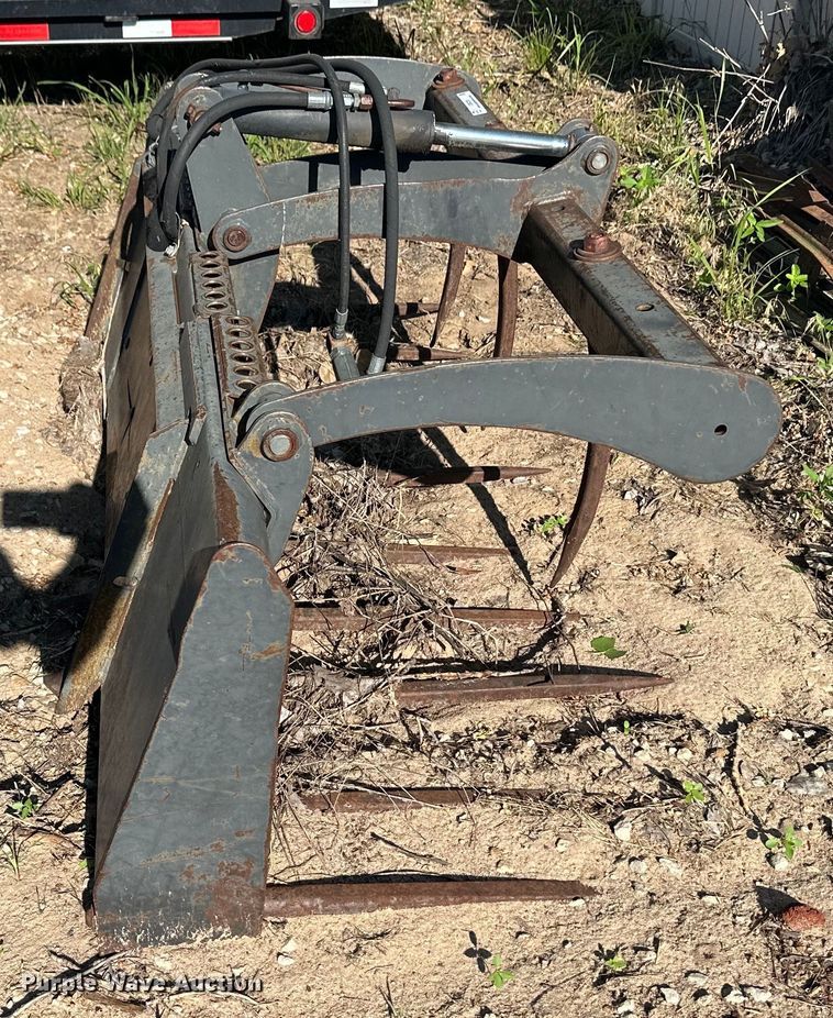 image for item OI9230 Melroe skid steer grapple bucket