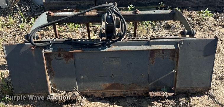 image for item OI9230 Melroe skid steer grapple bucket