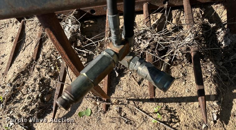 image for item OI9230 Melroe skid steer grapple bucket