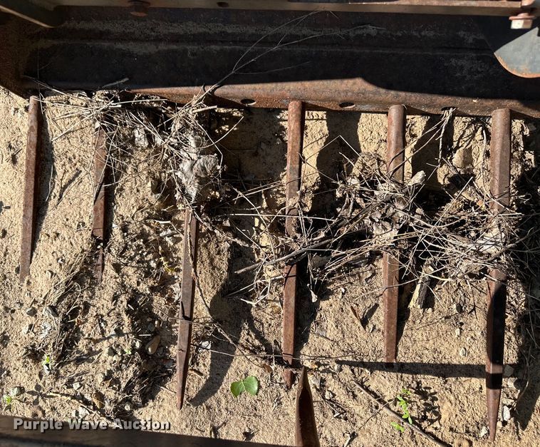 image for item OI9230 Melroe skid steer grapple bucket