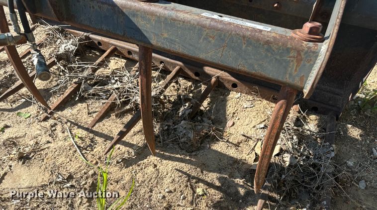 image for item OI9230 Melroe skid steer grapple bucket