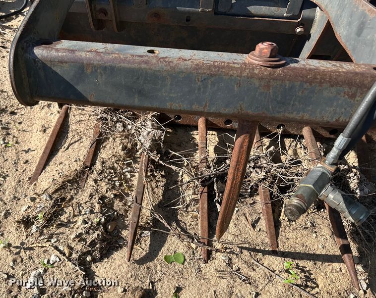 image for item OI9230 Melroe skid steer grapple bucket