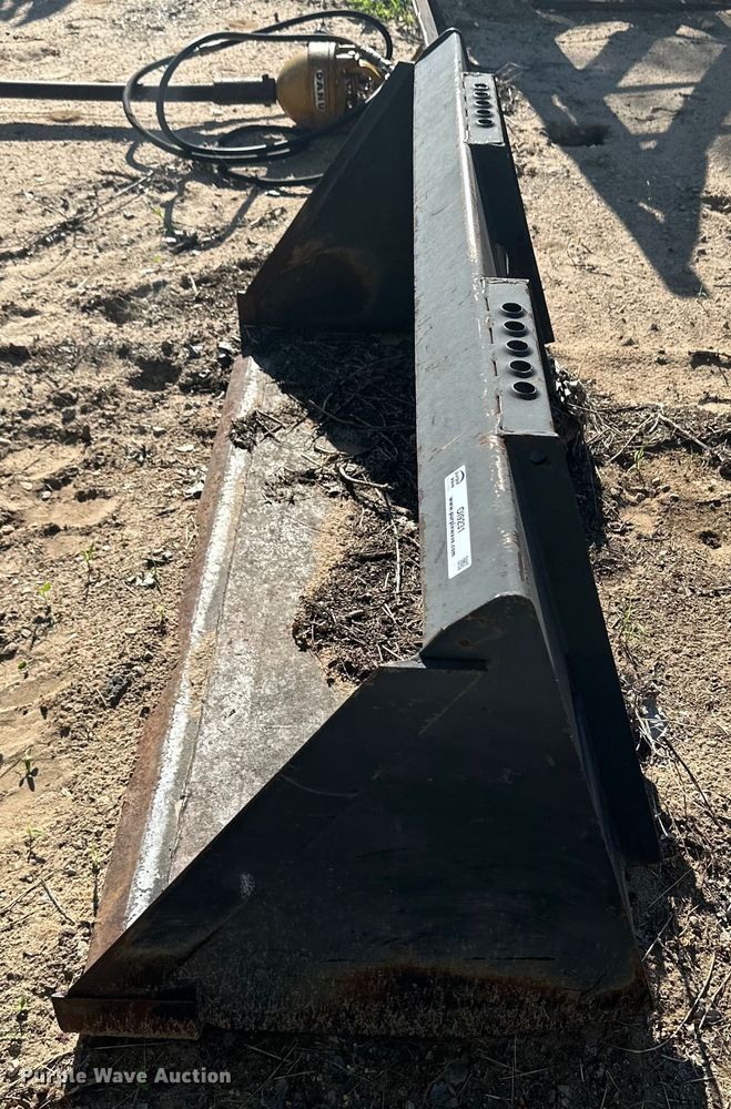 image for item OI9231 Skid steer bucket