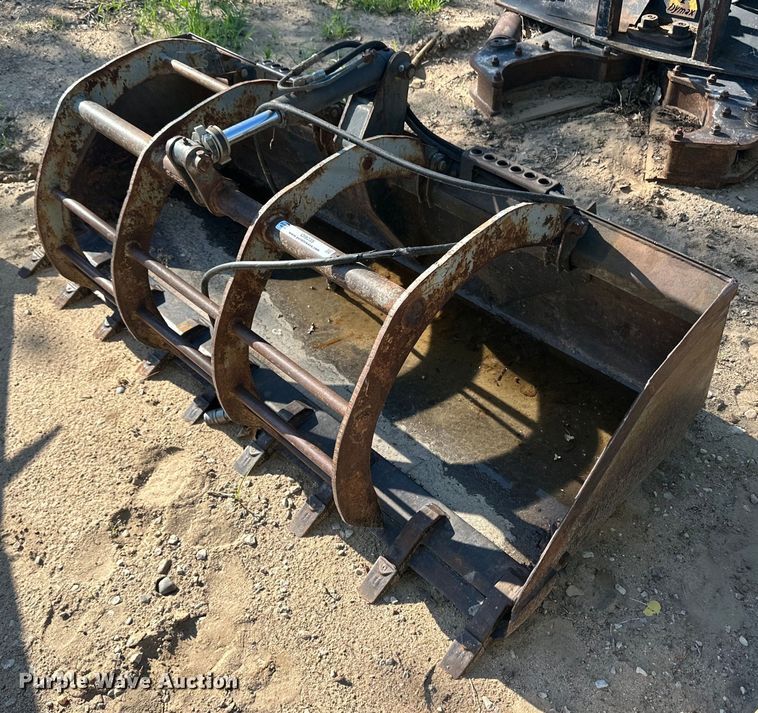 image for item OI9235 Melroe skid steer grapple bucket