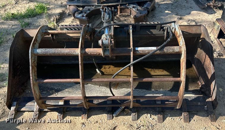 image for item OI9235 Melroe skid steer grapple bucket