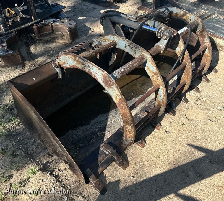 image for item OI9235 Melroe skid steer grapple bucket