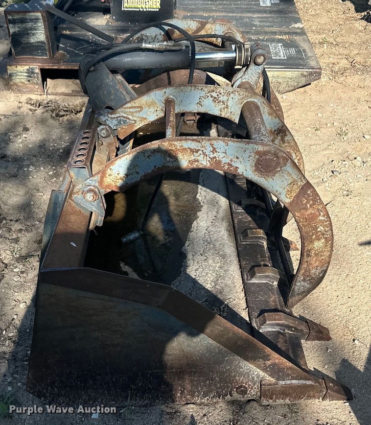 image for item OI9235 Melroe skid steer grapple bucket