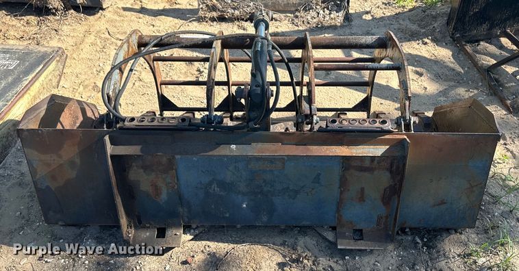 image for item OI9235 Melroe skid steer grapple bucket
