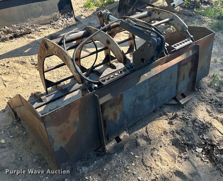 image for item OI9235 Melroe skid steer grapple bucket
