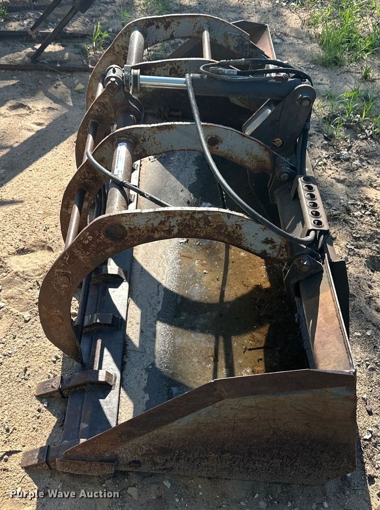 image for item OI9235 Melroe skid steer grapple bucket