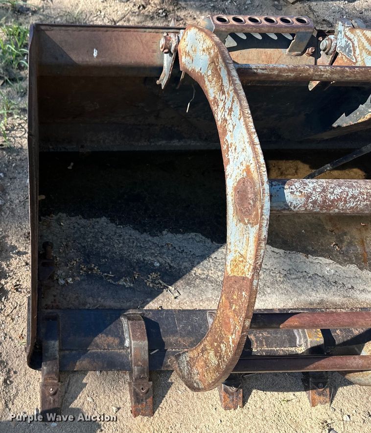 image for item OI9235 Melroe skid steer grapple bucket