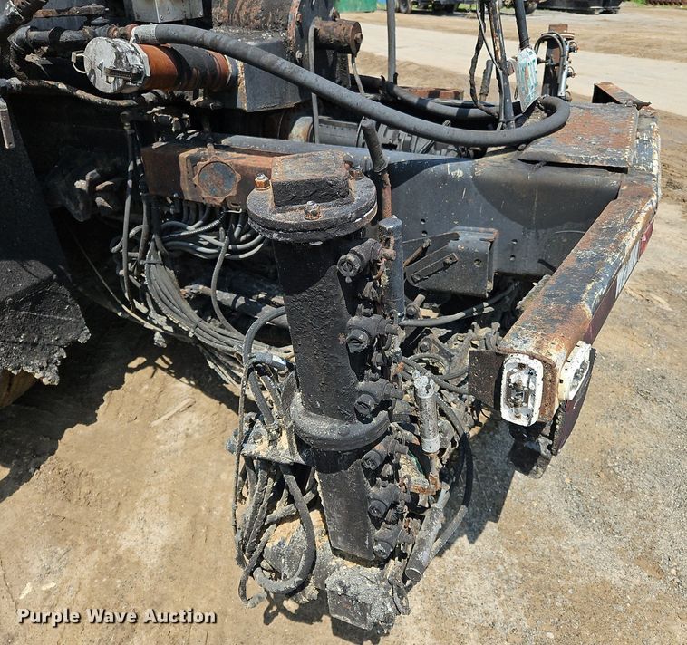 image for item OK9884 2005 Ford F750 oil distributor truck