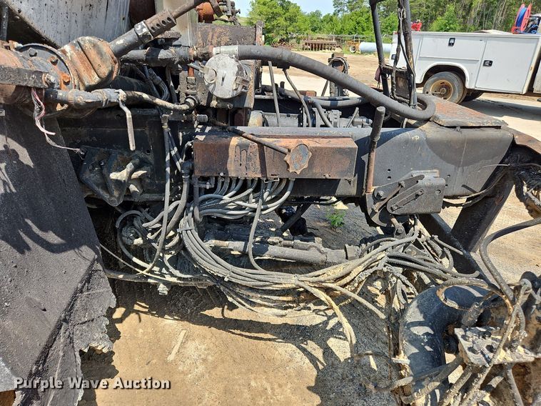 image for item OK9884 2005 Ford F750 oil distributor truck