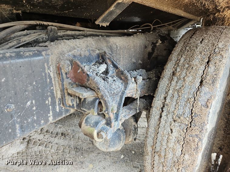 image for item OK9884 2005 Ford F750 oil distributor truck