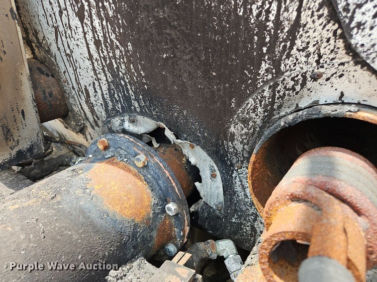 image for item OK9884 2005 Ford F750 oil distributor truck