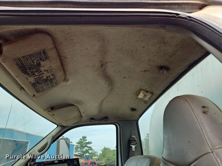 image for item OK9884 2005 Ford F750 oil distributor truck