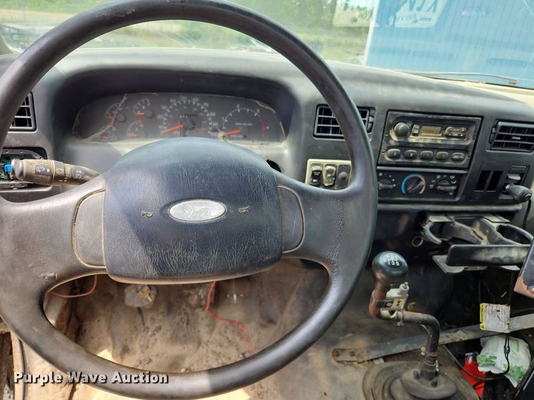 image for item OK9884 2005 Ford F750 oil distributor truck