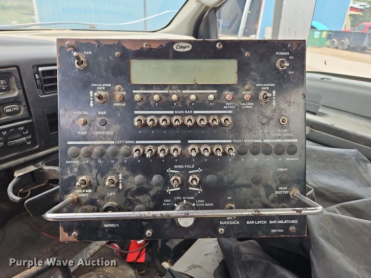 image for item OK9884 2005 Ford F750 oil distributor truck