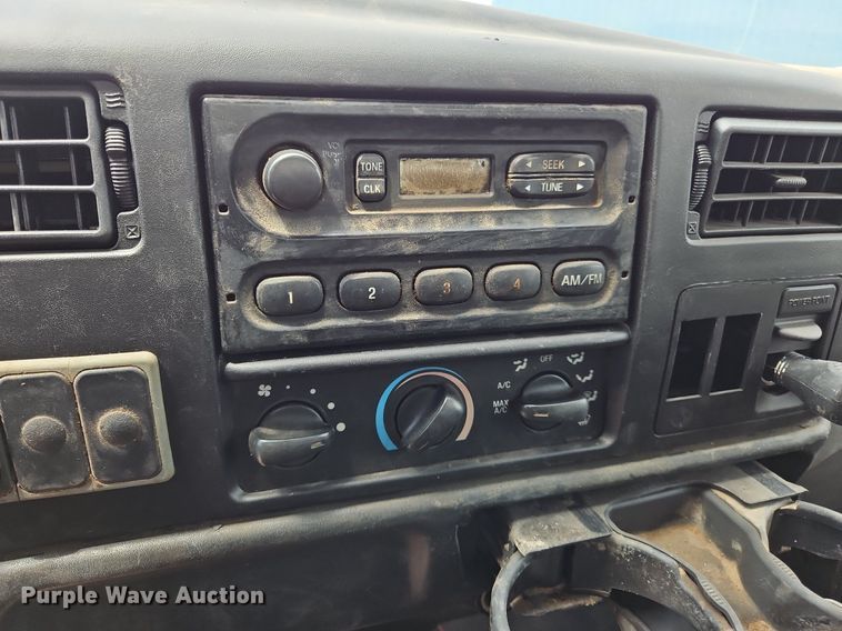 image for item OK9884 2005 Ford F750 oil distributor truck