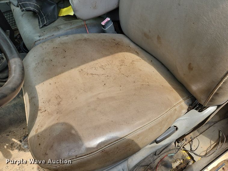 image for item OK9884 2005 Ford F750 oil distributor truck