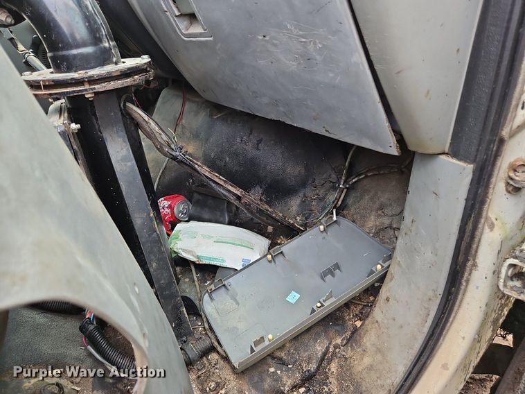 image for item OK9884 2005 Ford F750 oil distributor truck