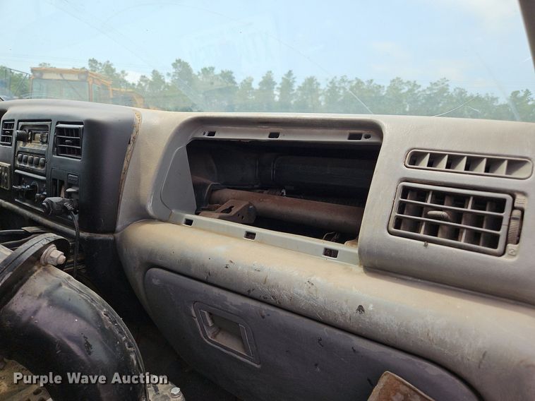 image for item OK9884 2005 Ford F750 oil distributor truck