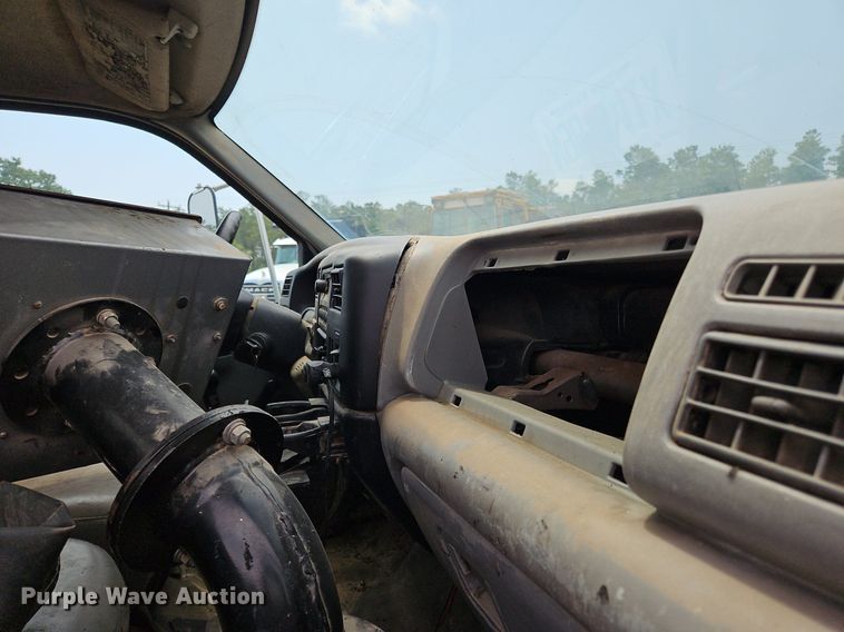 image for item OK9884 2005 Ford F750 oil distributor truck