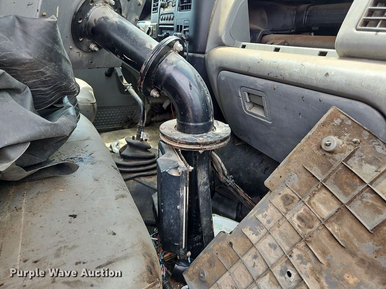 image for item OK9884 2005 Ford F750 oil distributor truck