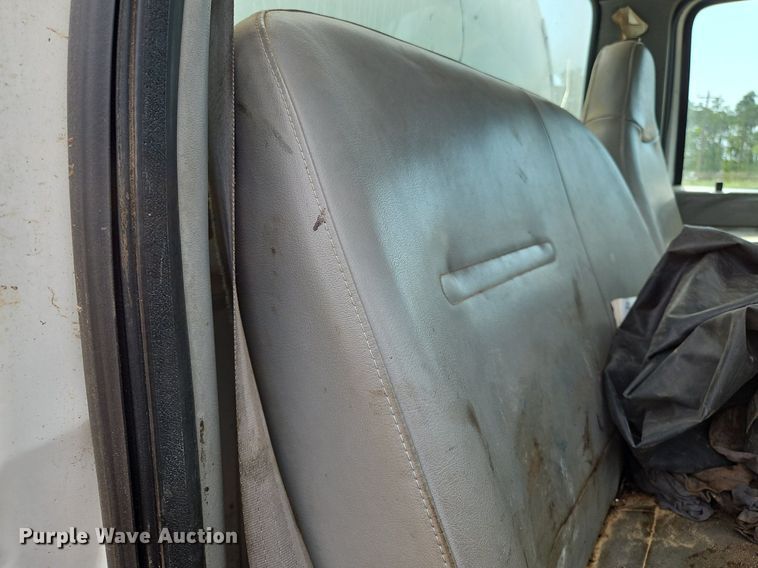 image for item OK9884 2005 Ford F750 oil distributor truck