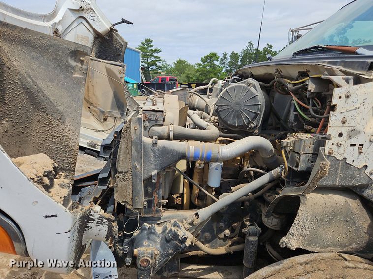 image for item OK9884 2005 Ford F750 oil distributor truck