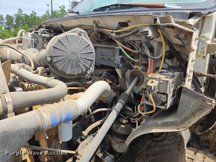 image for item OK9884 2005 Ford F750 oil distributor truck