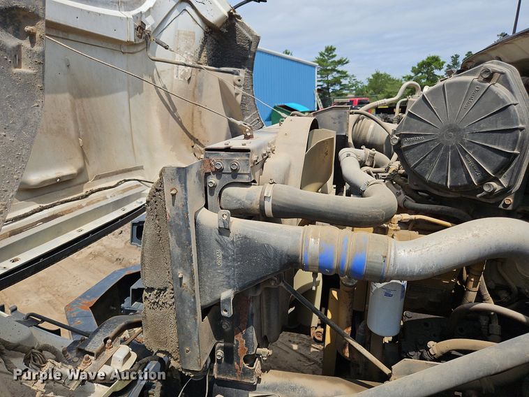 image for item OK9884 2005 Ford F750 oil distributor truck