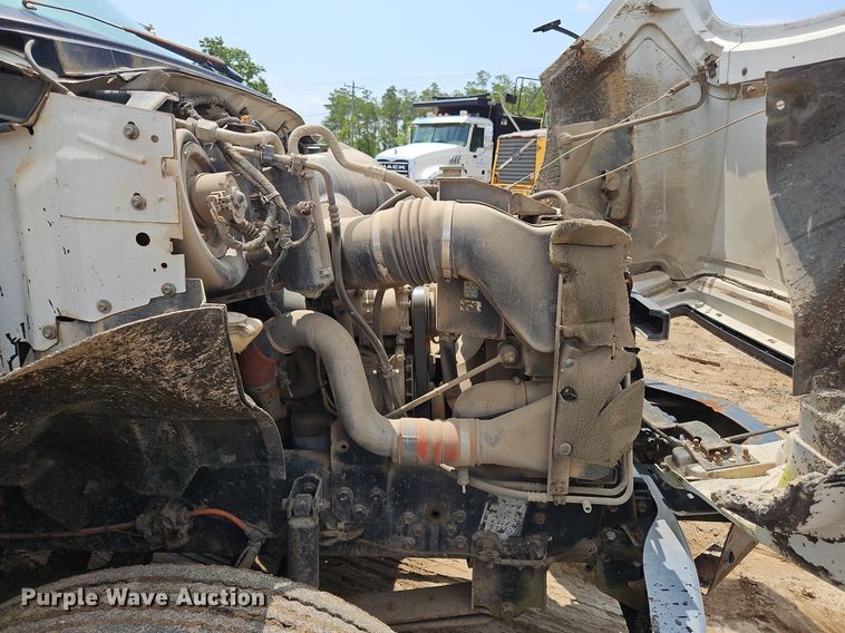 image for item OK9884 2005 Ford F750 oil distributor truck