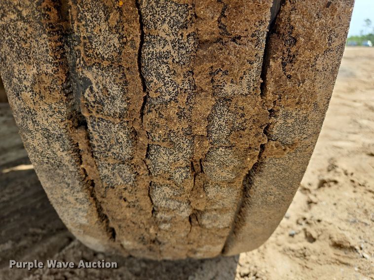 image for item OK9884 2005 Ford F750 oil distributor truck