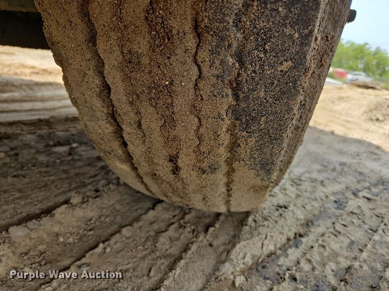 image for item OK9884 2005 Ford F750 oil distributor truck