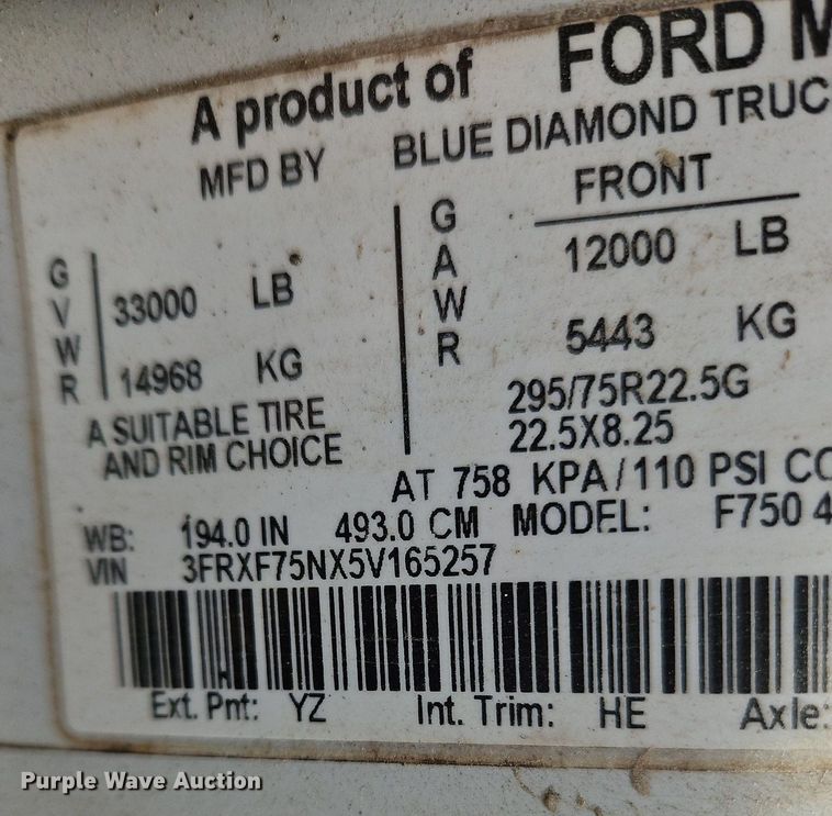 image for item OK9884 2005 Ford F750 oil distributor truck